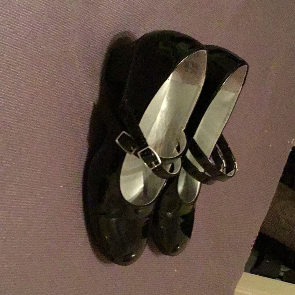 Black patent kids shoes